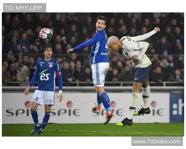 最近备受瞩目的足球明星们及其在赛场上的精彩表现与影响力分析 最近备受瞩目的足球明星们及其在赛场上的精彩表现与影响力分析