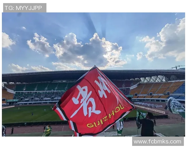 足球明星光临贵州引发热议球迷期待与偶像亲密接触 足球明星光临贵州引发热议球迷期待与偶像亲密接触