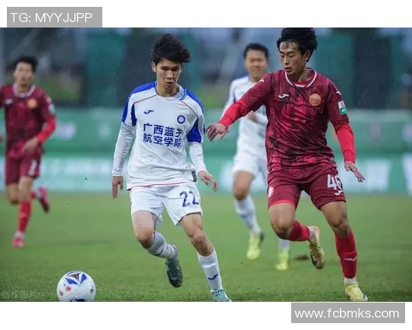 足球明星因伤离场影响球队士气球迷心痛不已赛事前景堪忧 足球明星因伤离场影响球队士气球迷心痛不已赛事前景堪忧